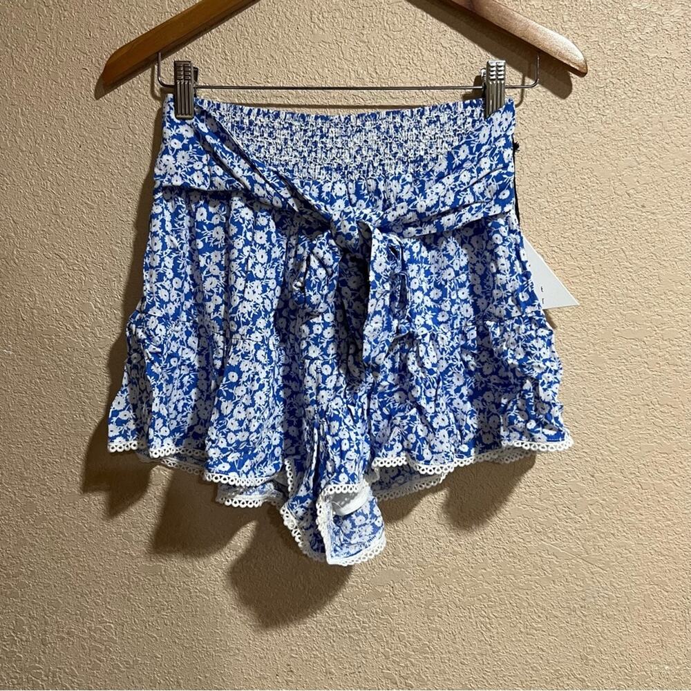 LF | Lost + Wander Villa by the Sea floral smocked high waist flowy shorts NEW S